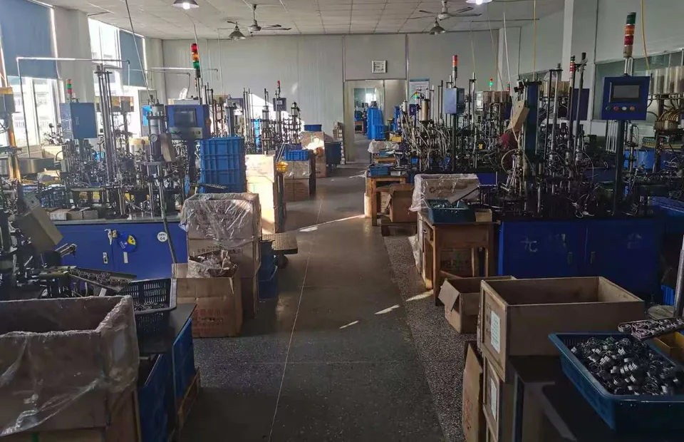 Equipment and bearing containers arranged along a workshop aisle at the GDQV factory